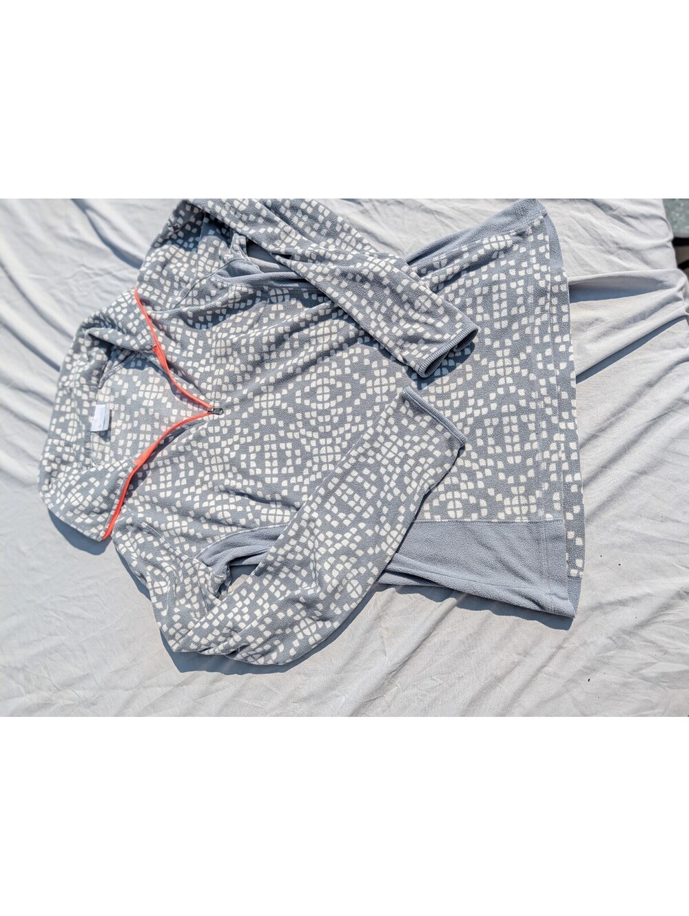 Columbia Women's Gray Pullover Sweater size Medium